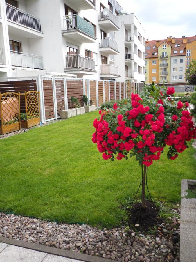 Swinoujscie Platan Patio 2- Berry Apartments Buitenkant foto