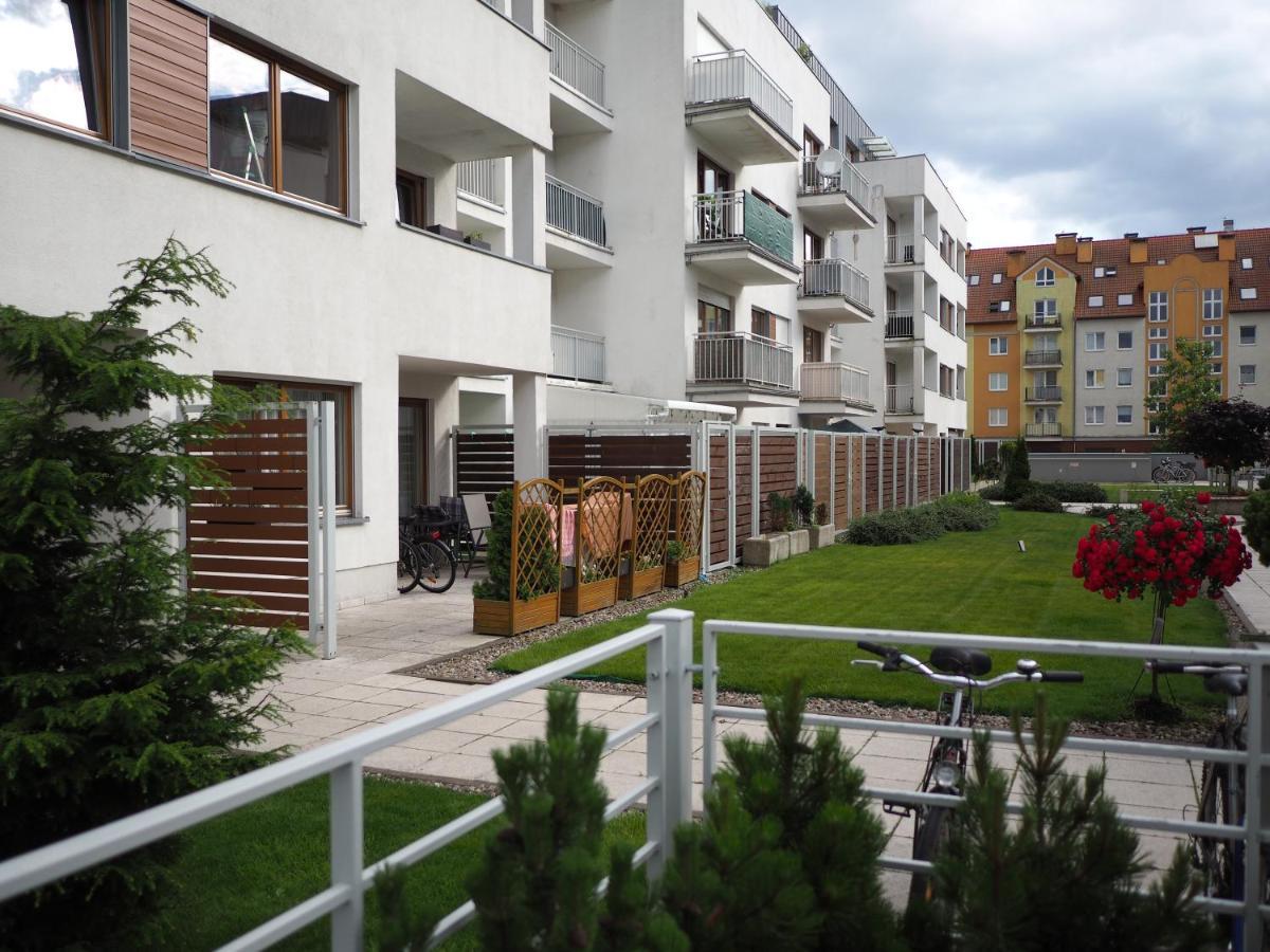 Swinoujscie Platan Patio 2- Berry Apartments Buitenkant foto