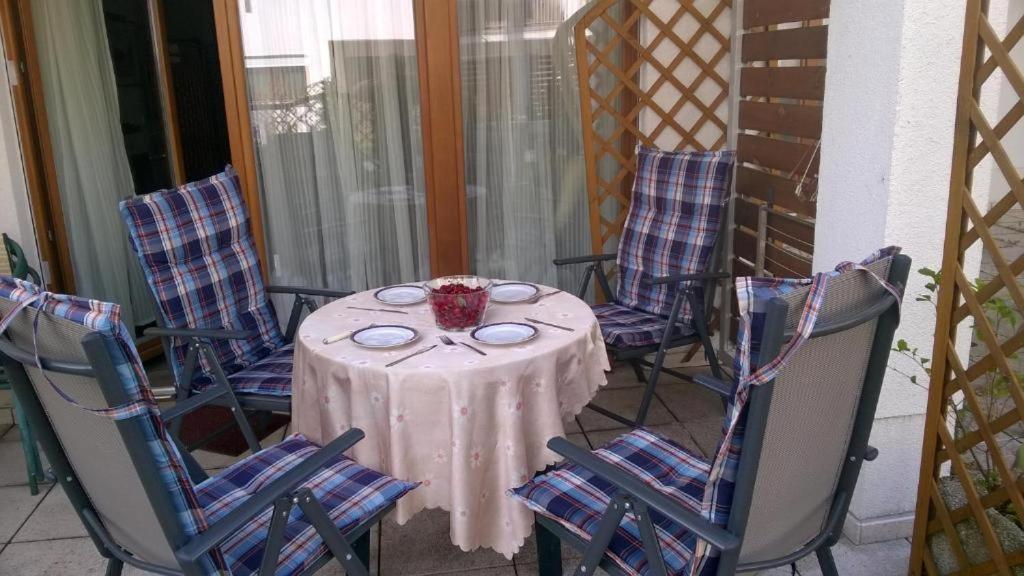 Swinoujscie Platan Patio 2- Berry Apartments Buitenkant foto